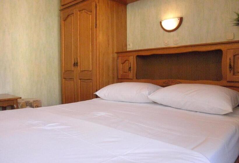 带阳台可观花园景的标准间, Bed & Breakfast Rab