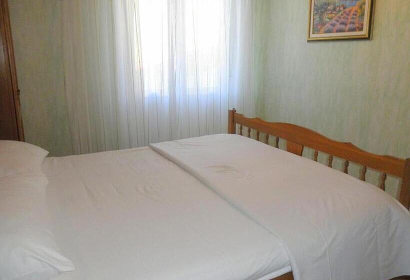 Номер Стандарт с Балконом Вид на Сад, Bed & Breakfast Rab