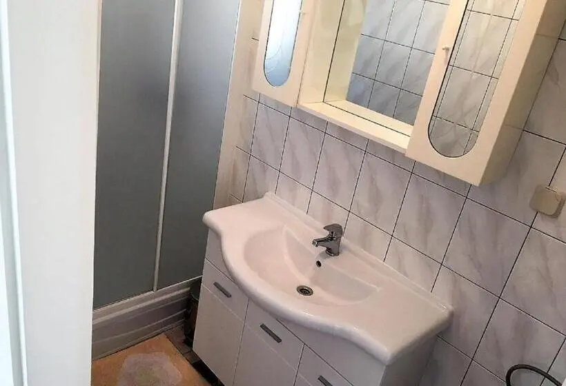 Standard Kolmen Hengen Huone Parveke, Bed & Breakfast Rab