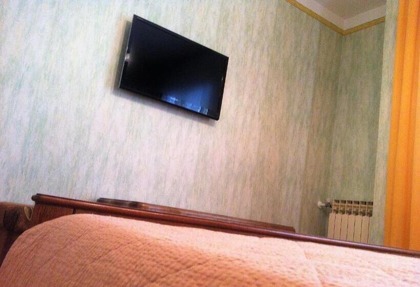 带阳台的三人标准间, Bed & Breakfast Rab