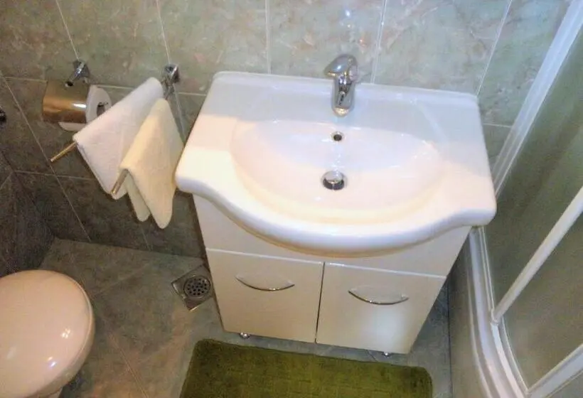 Standard Kolmen Hengen Huone Parveke, Bed & Breakfast Rab