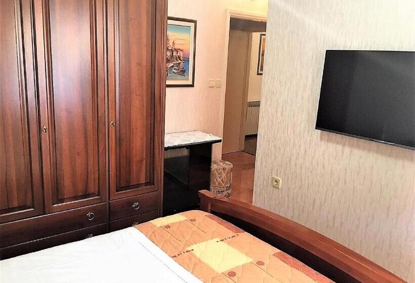 带阳台的三人标准间, Bed & Breakfast Rab