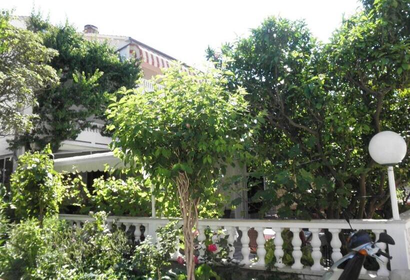 Трехместный Номер Стандарт с Балконом, Bed & Breakfast Rab