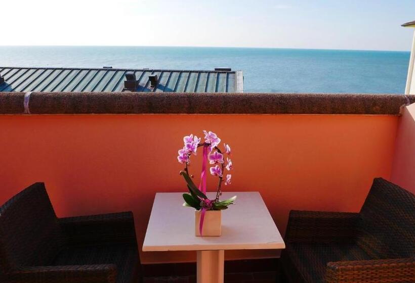 オーシャンビューのスーペリアトリプルルーム, Antares