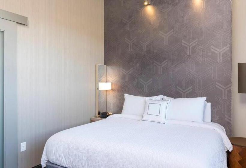 带大床的复式套间, Courtyard By Marriott Waterloo Cedar Falls