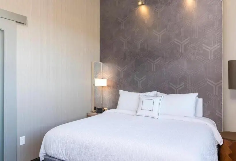 Deluxe Suite King Bed, Courtyard By Marriott Waterloo Cedar Falls