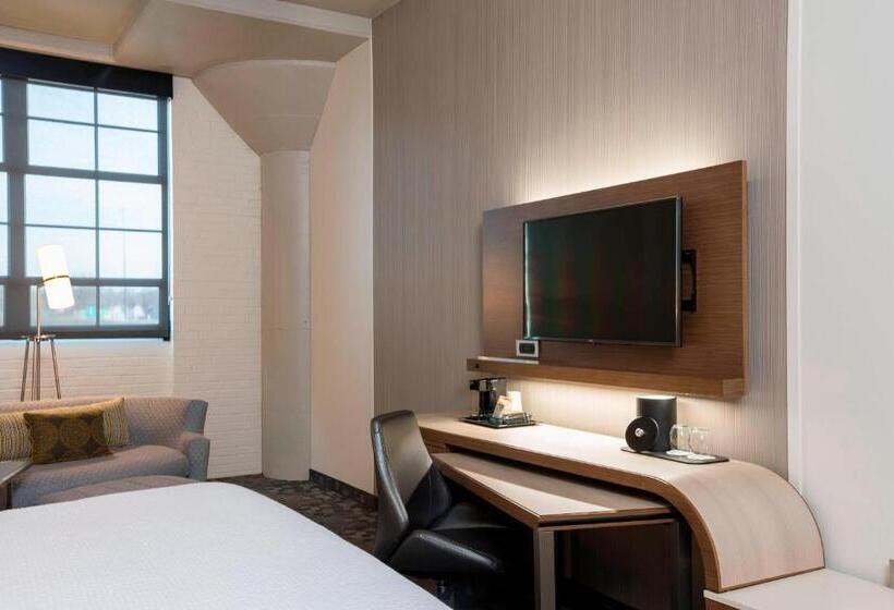 장애인을 위한 킹사이즈 침대 스탠다드 룸, Courtyard By Marriott Waterloo Cedar Falls