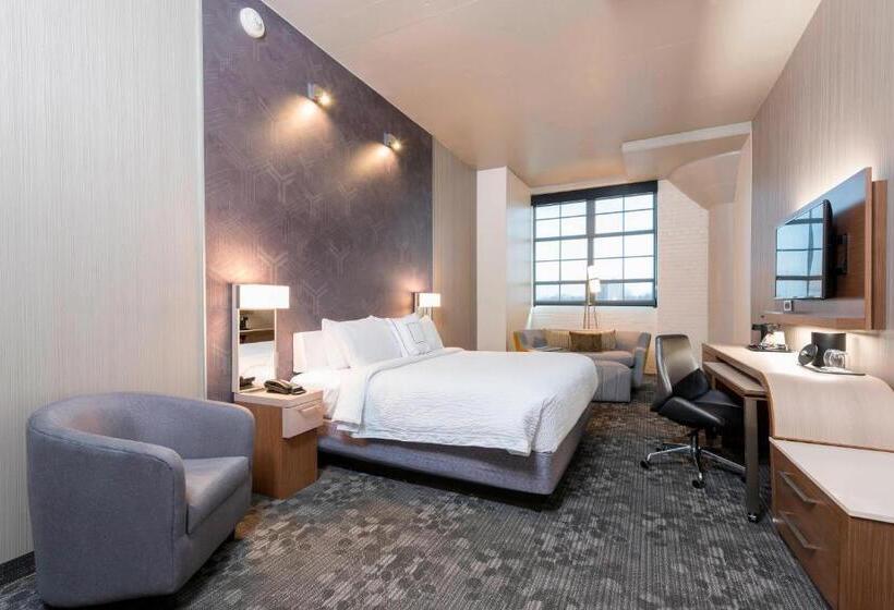 장애인을 위한 킹사이즈 침대 스탠다드 룸, Courtyard By Marriott Waterloo Cedar Falls