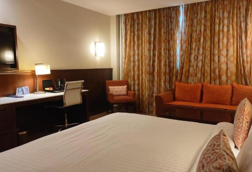 带大床的高级房间, Fairfield By Marriott Amritsar