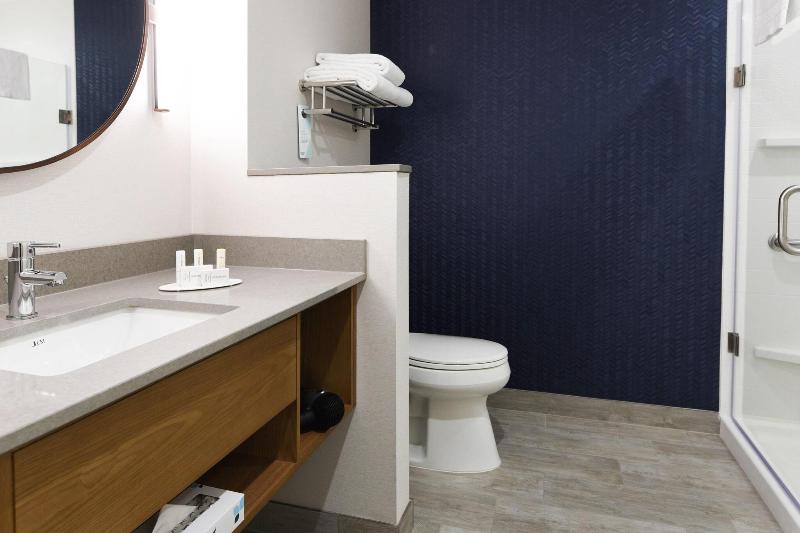 带大床的标准间, Fairfield Inn & Suites Ontario Rancho Cucamonga