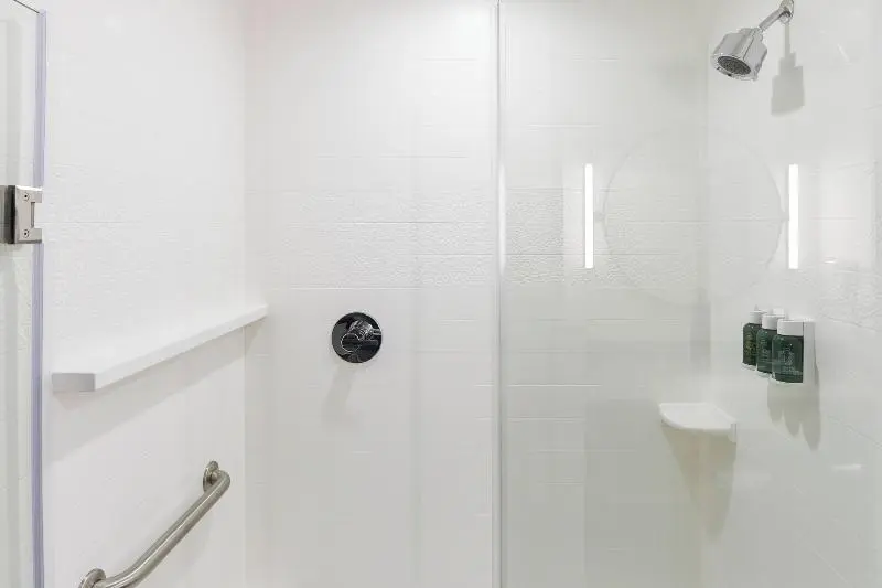 キングサイズベッドのスタンダードルーム, Fairfield Inn & Suites Ontario Rancho Cucamonga