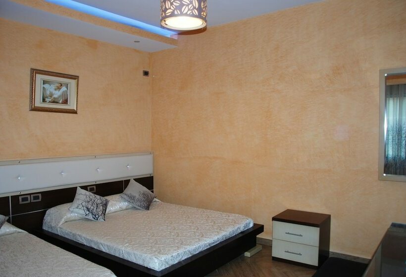 اتاق استاندارد سه نفره, Gega