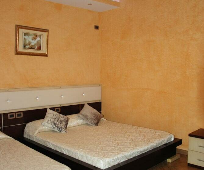 اتاق استاندارد سه نفره, Gega