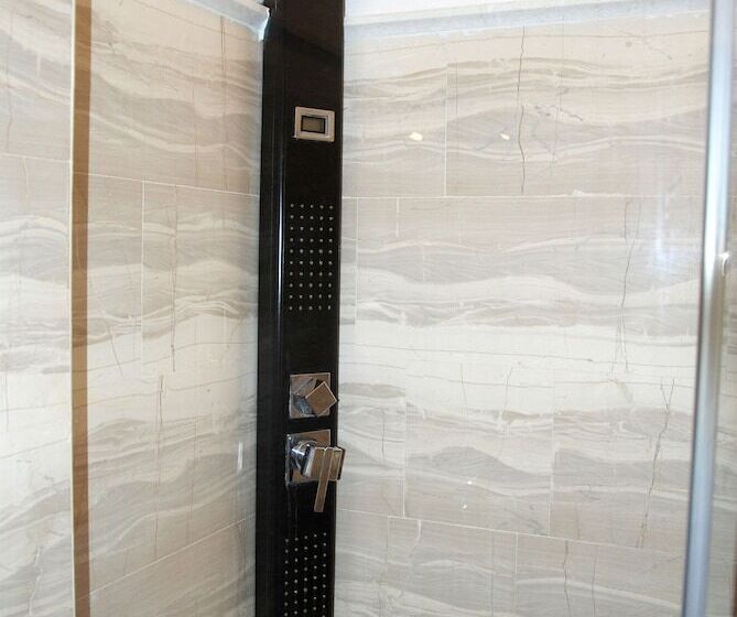 اتاق استاندارد سه نفره, Gega