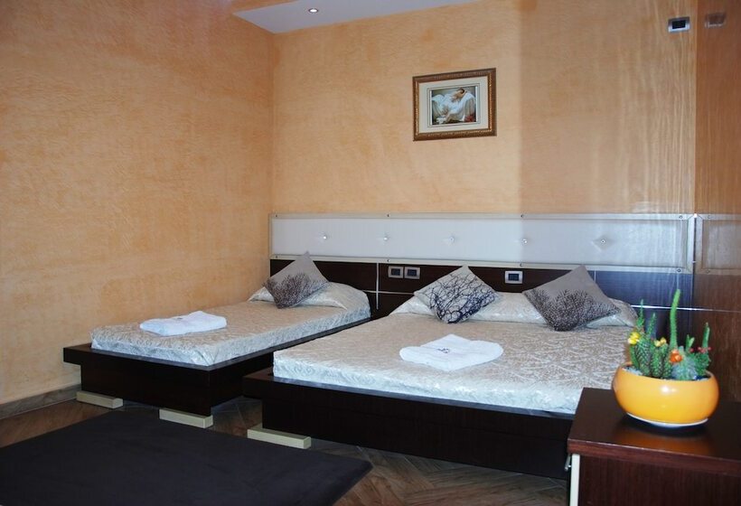 اتاق استاندارد سه نفره, Gega