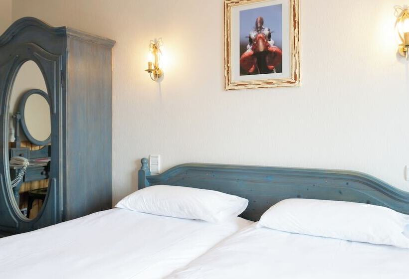 Номер Стандарт с Балконом, Hôtel De La Poste