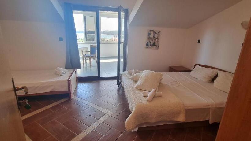 Номер Стандарт с Террасой, Rooms Laura