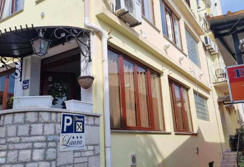 Номер Стандарт с Террасой, Rooms Laura