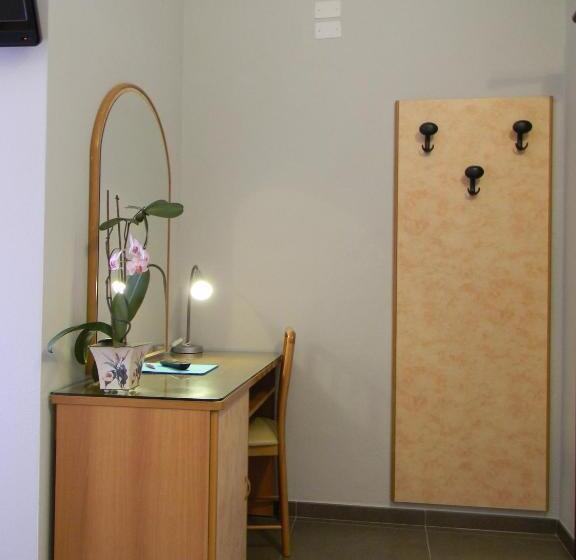 庭の見えるスタンダードトリプルルーム, Parma Mare