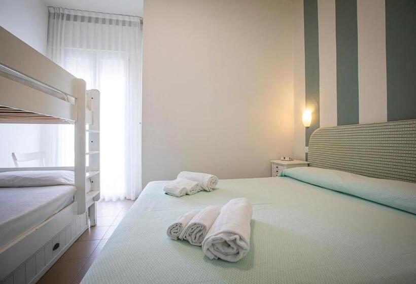 Quarto Standart Vista Mar Lateral com Varanda, Ronchi