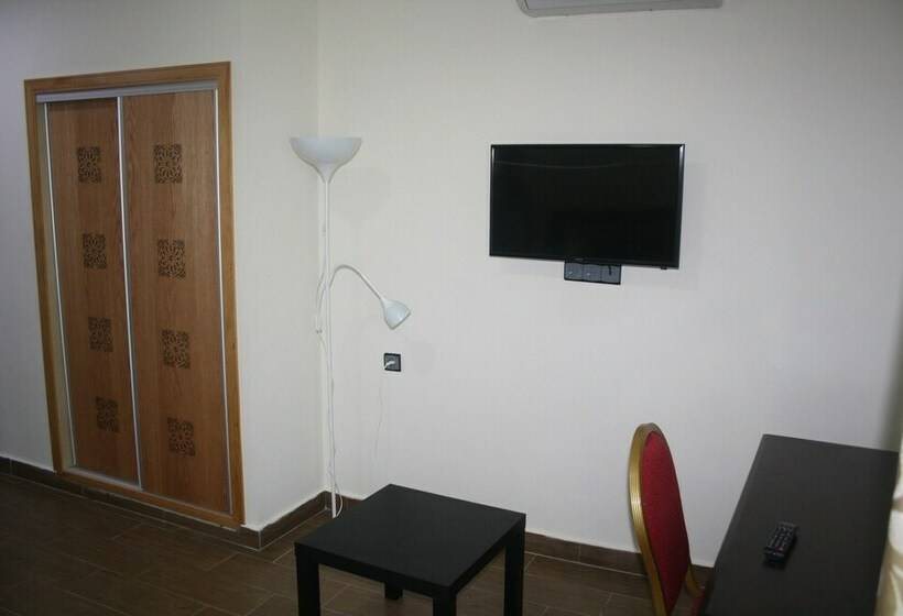Habitación Estándar, Salime Al Khozama