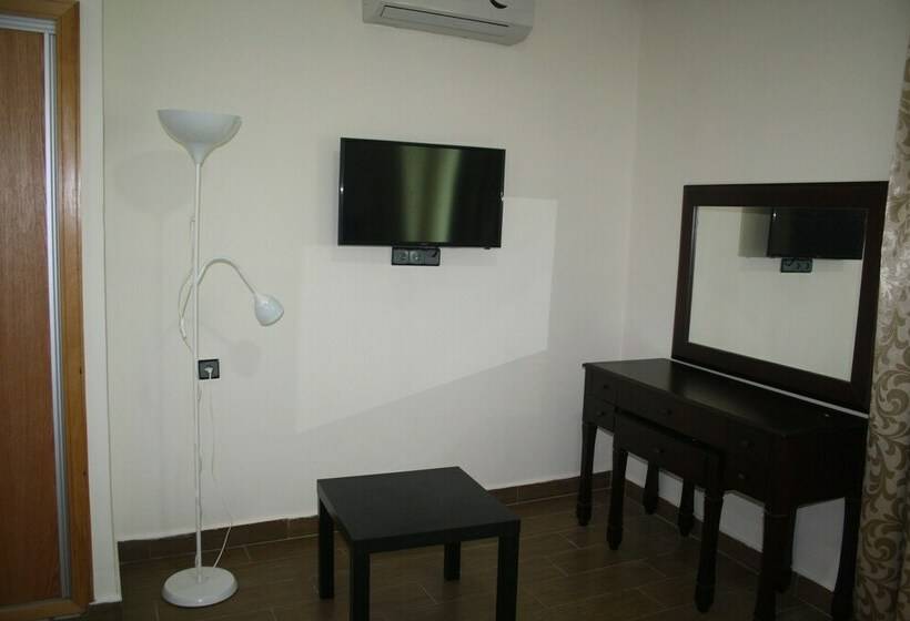 スタンダードルーム, Salime Al Khozama