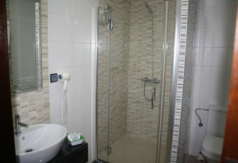 スタンダードルーム, Salime Al Khozama