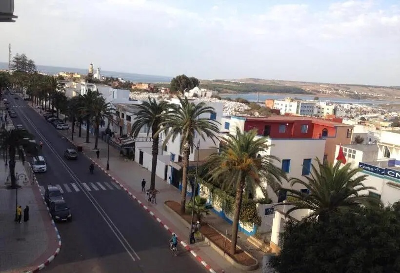 ファミリールーム, Salime Al Khozama