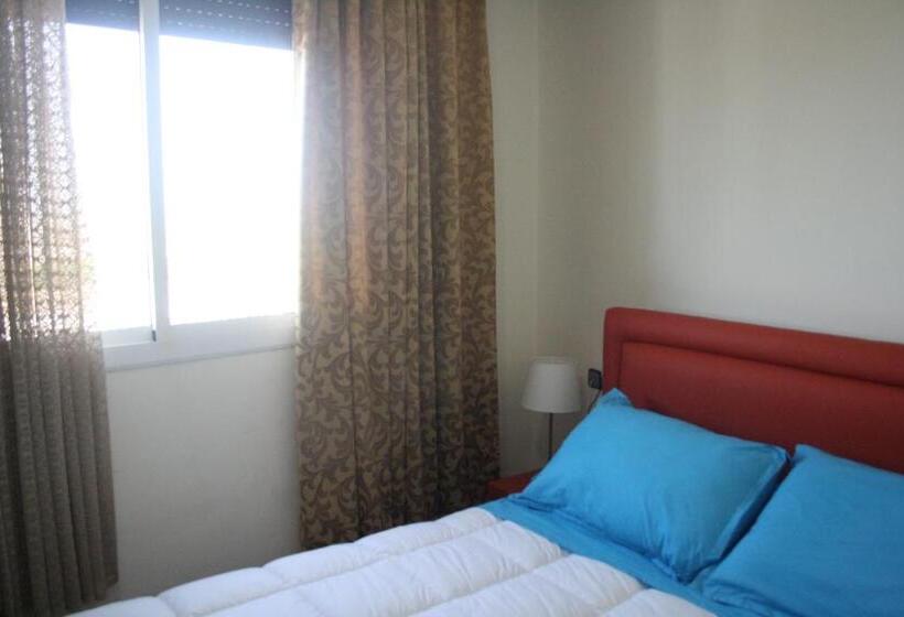 ファミリールーム, Salime Al Khozama