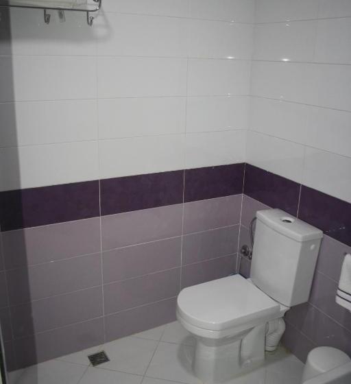 ファミリールーム, Salime Al Khozama