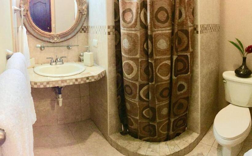 اتاق استاندارد با چشم‌انداز استخر, Refugio De La Montaña B&b