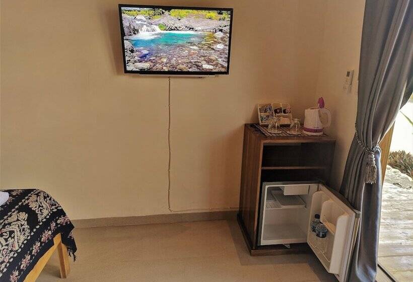 デラックスバンガロー, World Bnb