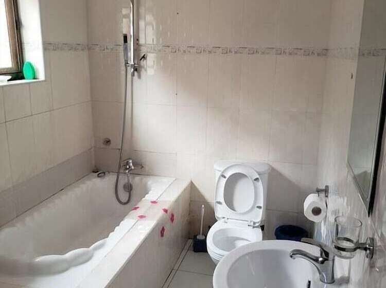 Deluxe Zimmer, Nabegyi