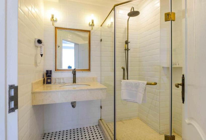 اتاق لوکس, Lan Rung Beach Resort