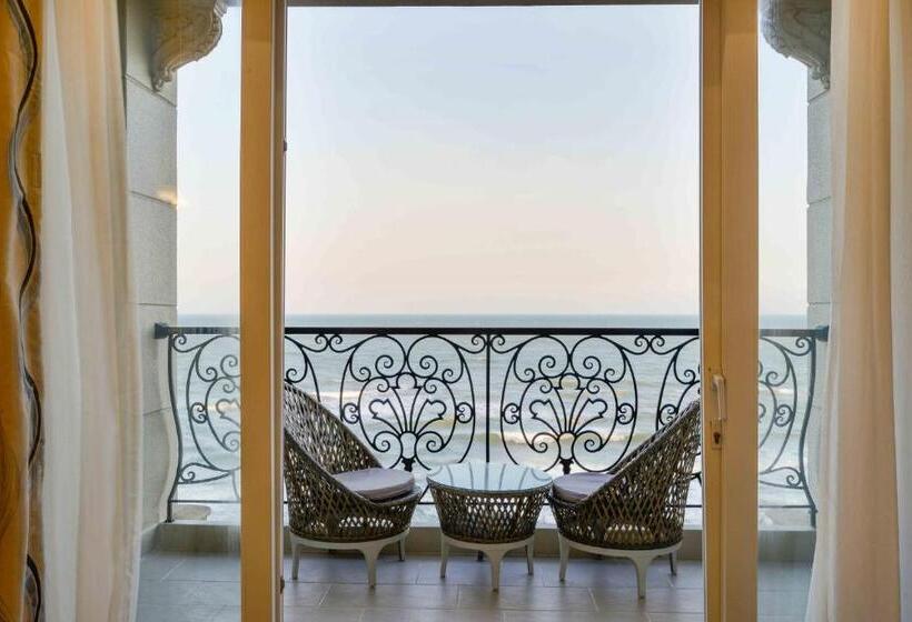 اتاق اجرایی با چشمانداز دریا, Lan Rung Beach Resort