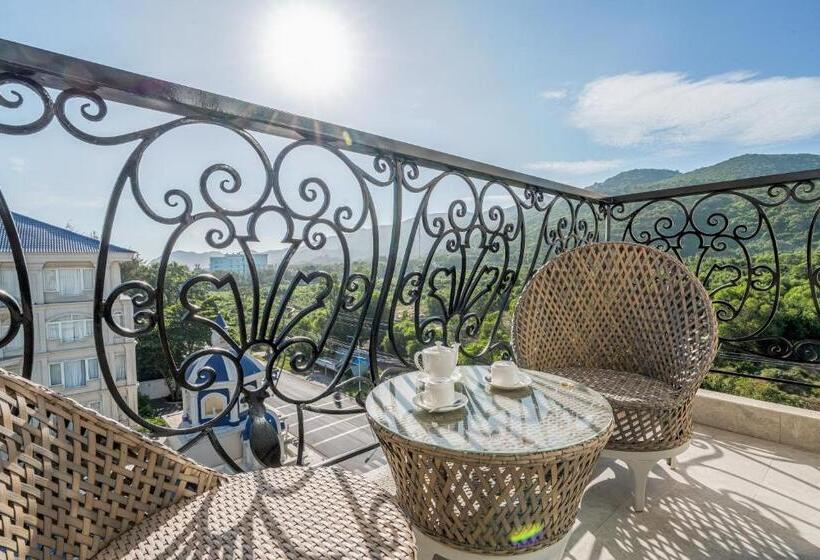 سوییت اجرایی, Lan Rung Beach Resort