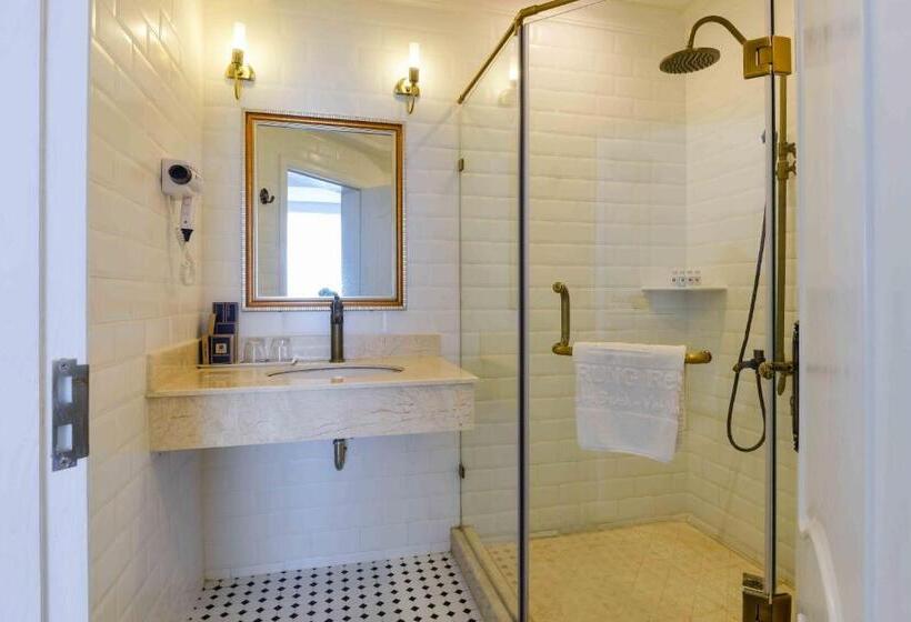 اتاق اجرایی, Lan Rung Beach Resort