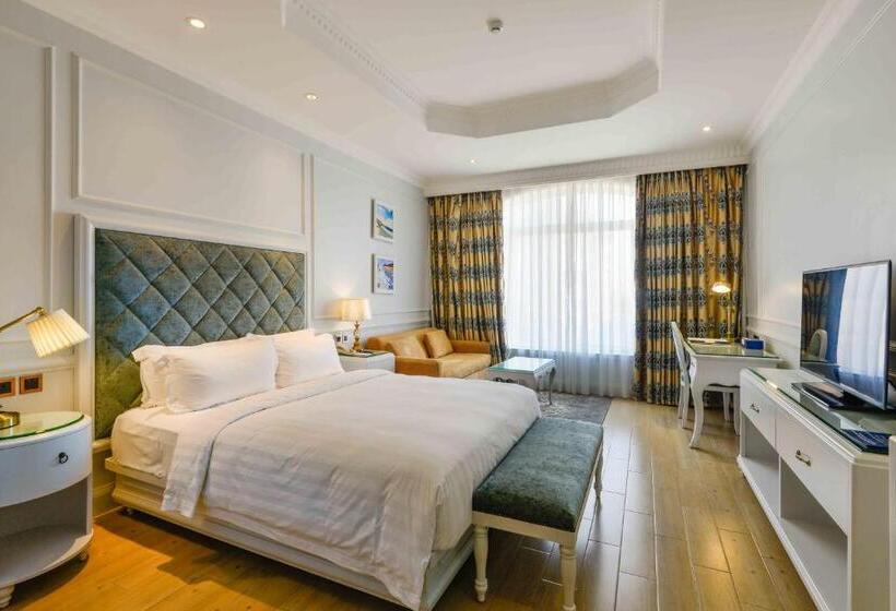 اتاق اجرایی, Lan Rung Beach Resort