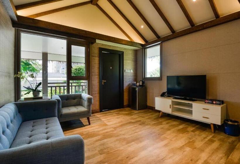 اتاق استاندارد سه نفره, Lan Rung Beach Resort