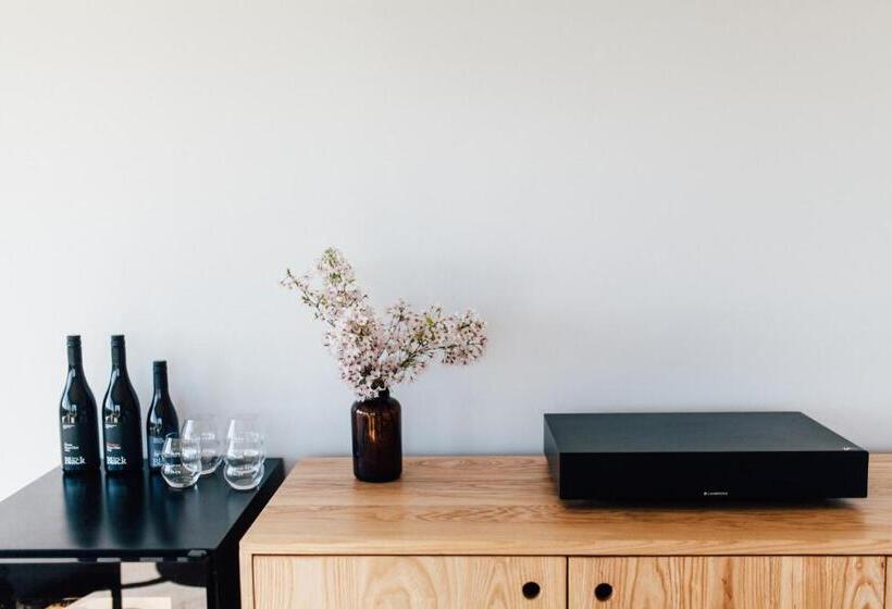 豪华工作室, Black Estate B & B