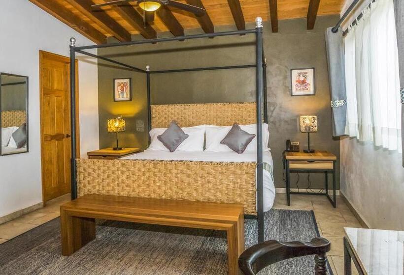 סוויטת ג'וניור, Amate Del Rio