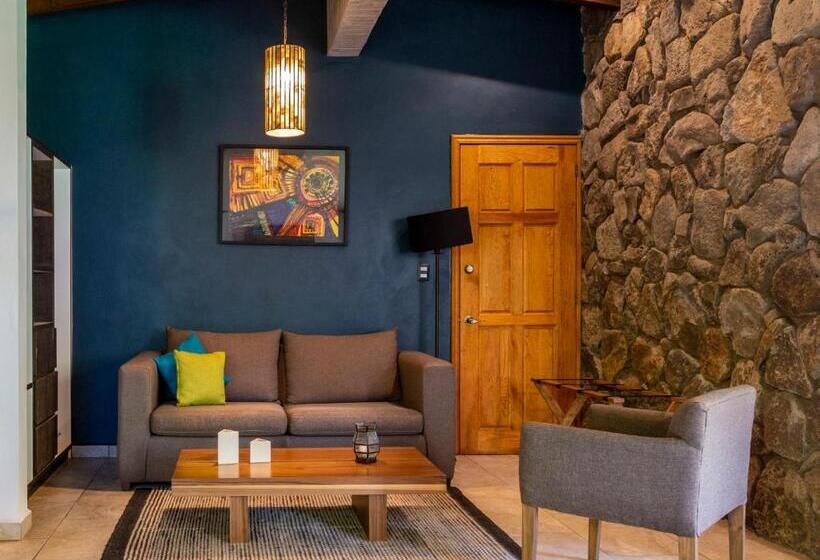 סוויטת ג'וניור, Amate Del Rio