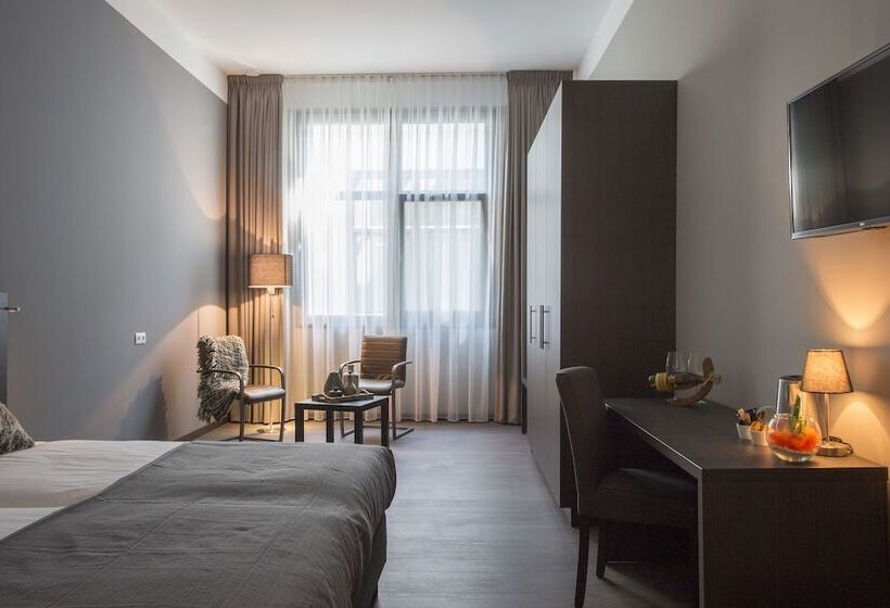 Quarto deluxe, Bladel