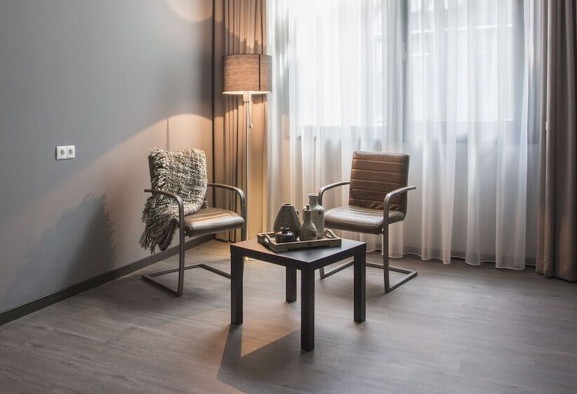 Quarto deluxe, Bladel