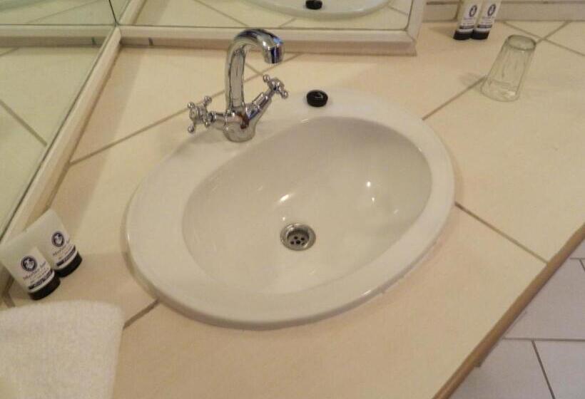 패밀리 룸, Merino Inn