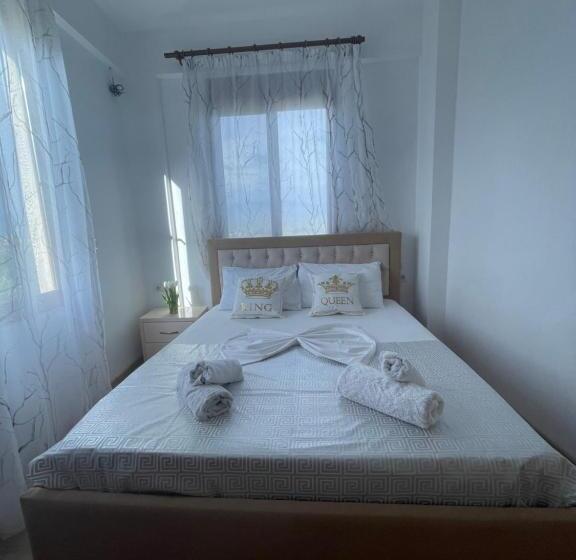 اتاق لوکس با بالکن, Villa Hena