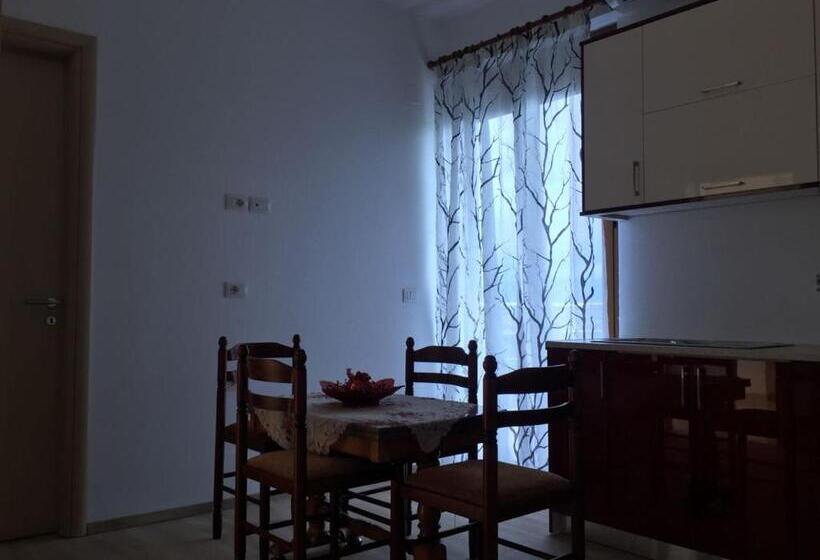 اتاق لوکس با بالکن, Villa Hena