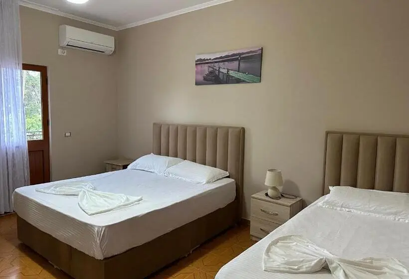 اتاق استاندارد چهار تخته با چشم‌انداز دریا, Molla Hotel Restorant