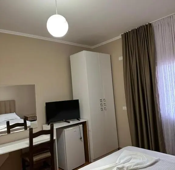 اتاق استاندارد چهار تخته با چشم‌انداز دریا, Molla Hotel Restorant