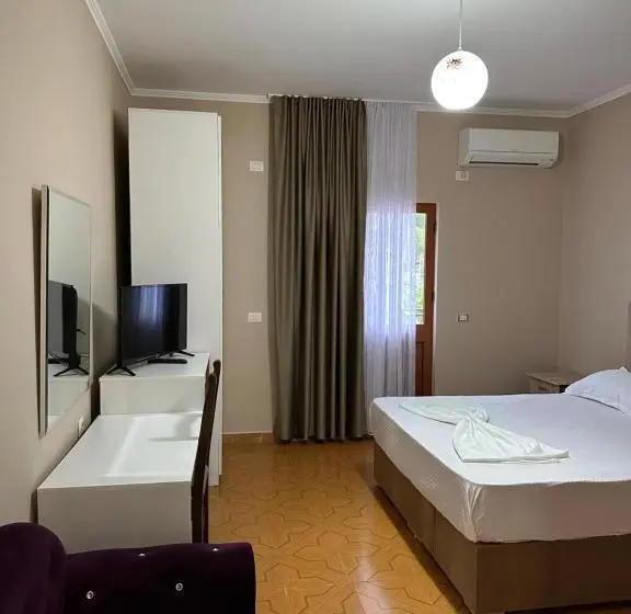 اتاق استاندارد چهار تخته با چشم‌انداز دریا, Molla Hotel Restorant
